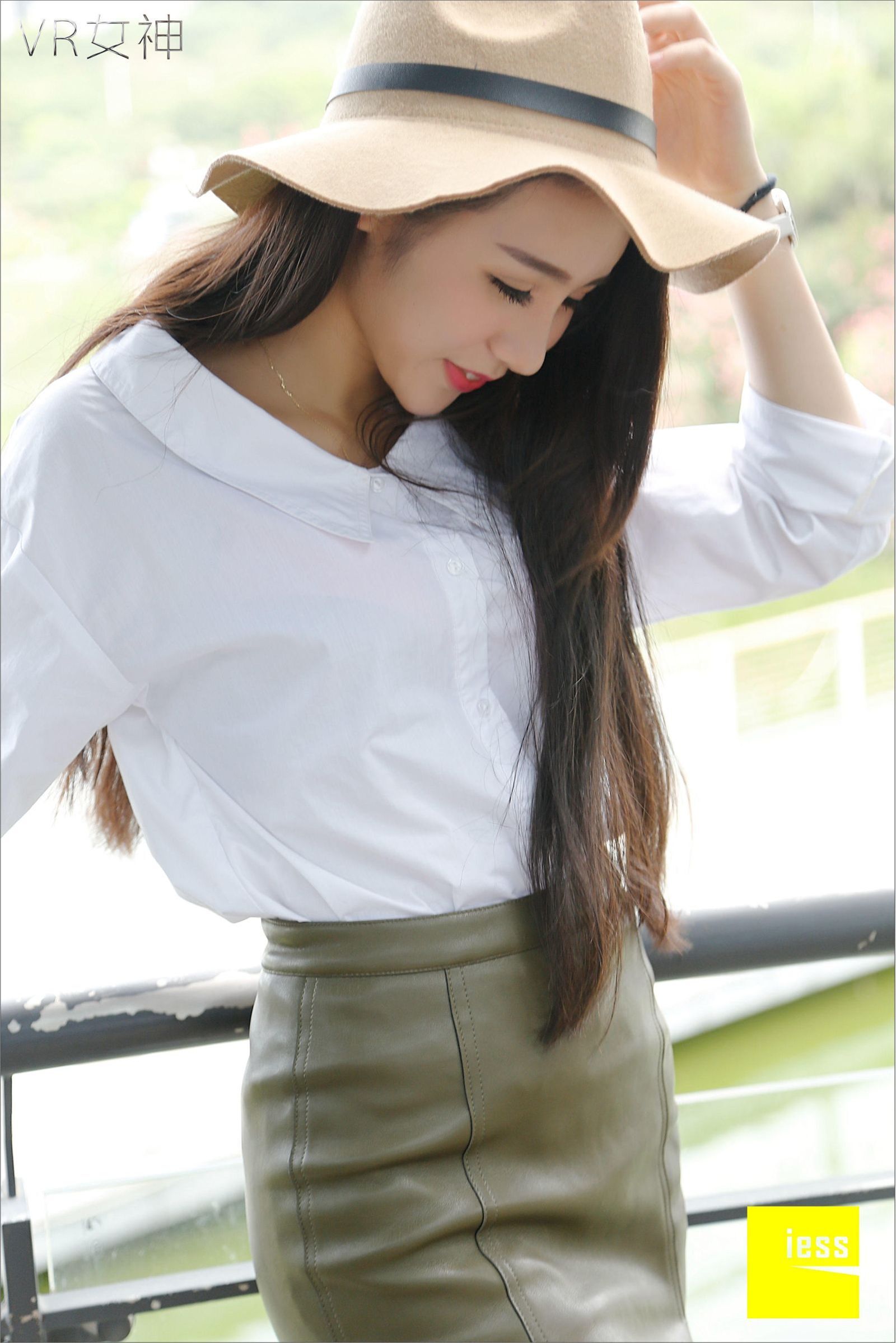 [IESS]异思趣向 女主播SASA 白球鞋的丝足梦游